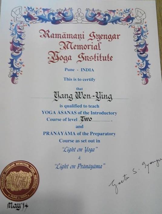 文瑩 Iyengar yoga Certified teacher